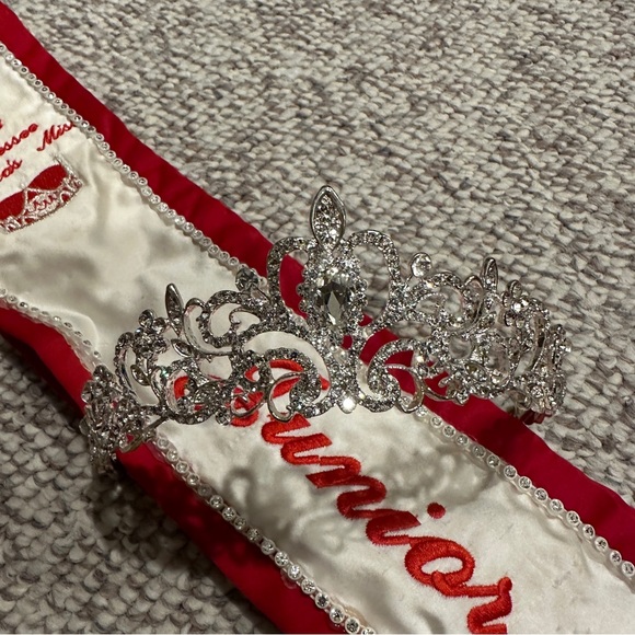 Junior Miss sash and tiara - Picture 4 of 4